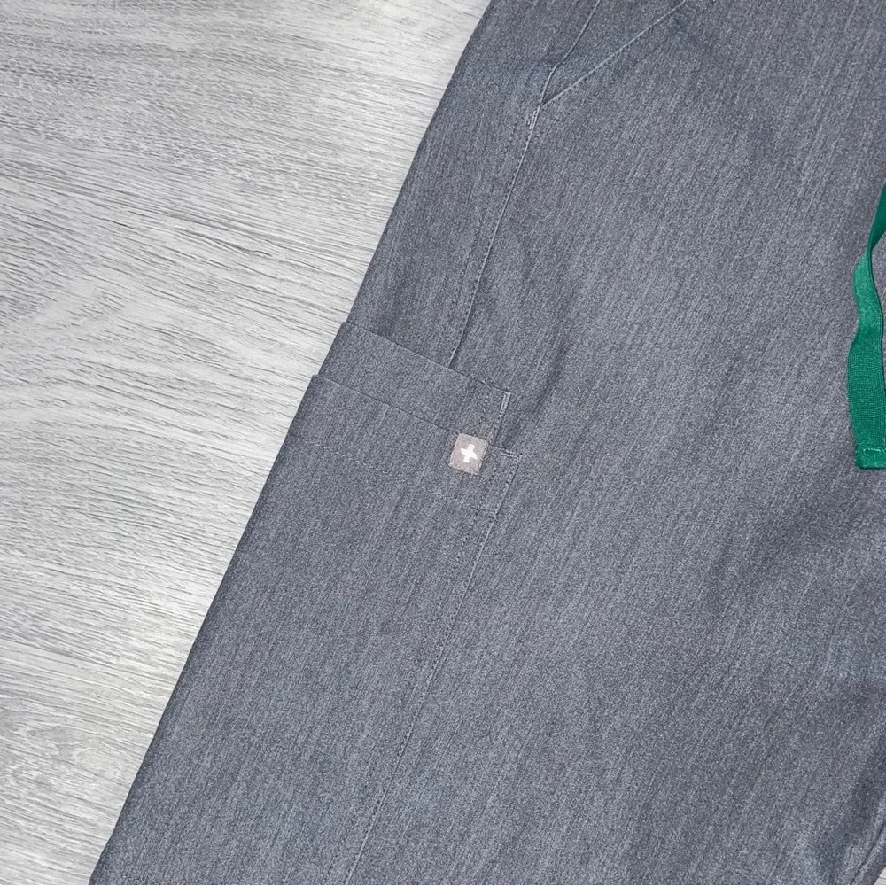 FIGS Axim Cargo Scrub Pant Men’s Medium Gray T2001 Technical Collection